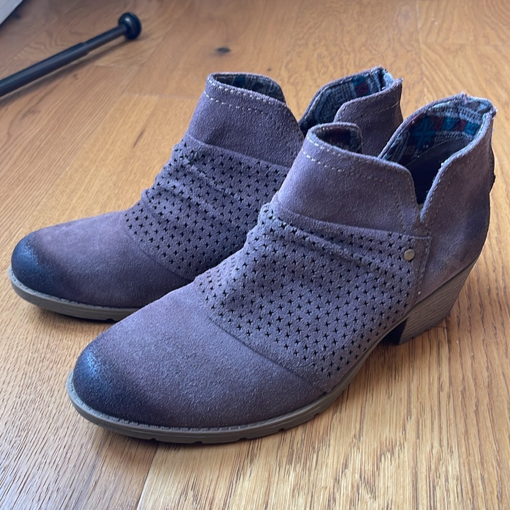 Women’s sz 10m Earth Origins ankle boots with zippers